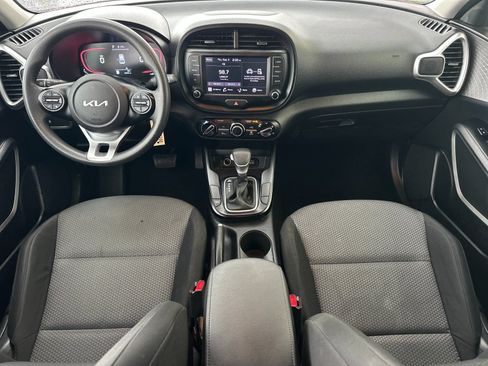 Used 2023 Kia Soul LX w/ LX Technology Package FWD image 12