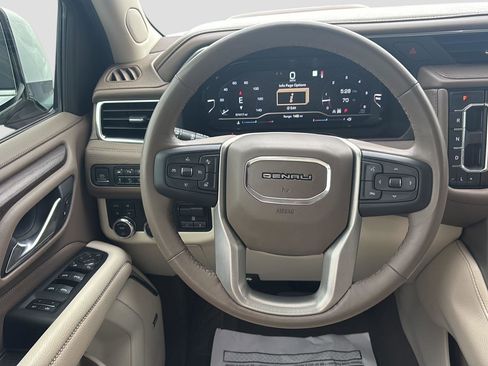Used 2022 GMC Yukon Denali w/ Advanced Technology Package AWD/4WD image 28