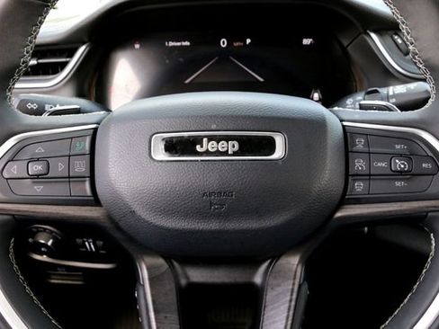 Used 2024 Jeep Grand Cherokee L Limited w/ Luxury Tech Group II AWD/4WD image 13