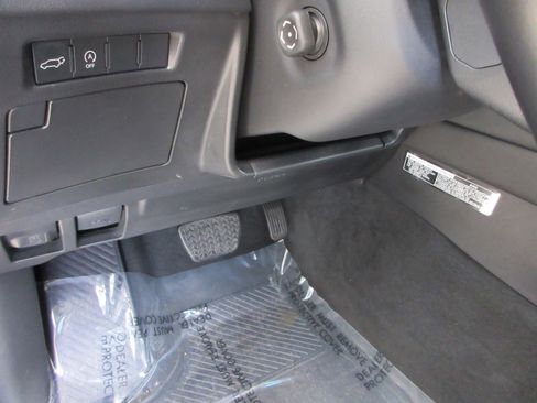 Used 2024 Lexus LX 600 4WD w/ Luxury Package image 35