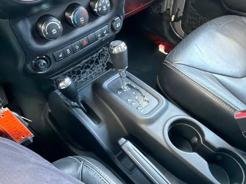 Used 2015 Jeep Wrangler Unlimited Sahara w/ Connectivity Group AWD/4WD image 54