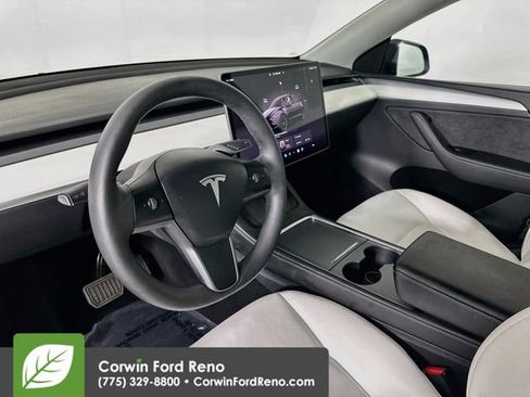 Used 2024 Tesla Model Y Long Range AWD/4WD image 9