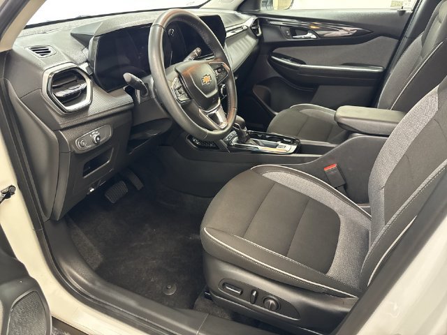 Used 2024 Chevrolet TrailBlazer LT w/ Convenience Package AWD/4WD image 11