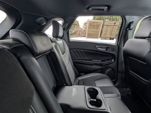 Used 2023 Ford Edge ST image 28