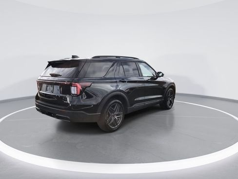 Used 2025 Ford Explorer ST-Line w/ ST-Line Street Pack image 8
