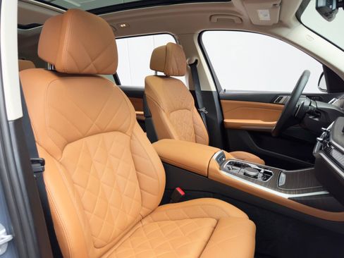 Used 2023 BMW X7 xDrive40i w/ Climate Comfort Package image 42