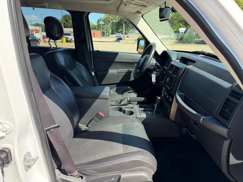 Used 2012 Jeep Liberty Sport AWD/4WD image 16