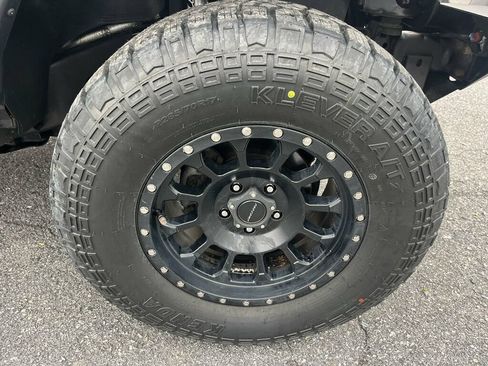 Used 2018 Jeep Wrangler Unlimited Sport S AWD/4WD image 10