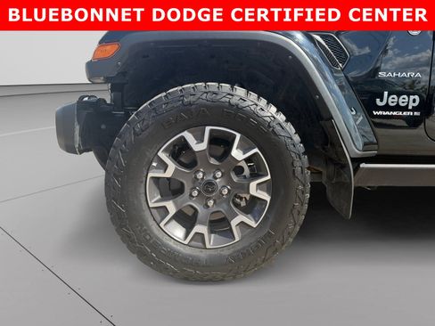 Used 2024 Jeep Wrangler Unlimited Sahara w/ Technology Group AWD/4WD image 9