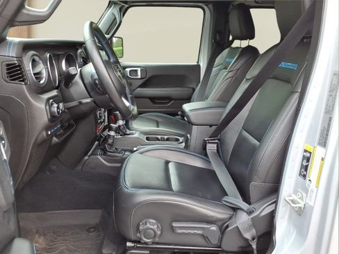 Used 2023 Jeep Wrangler Unlimited Rubicon 4xe w/ Cold Weather Group AWD/4WD image 17
