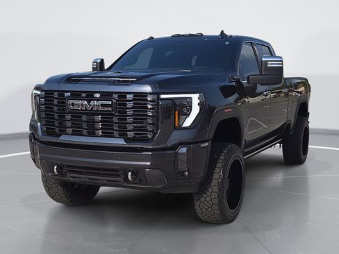 Used 2024 GMC Sierra 2500 Denali Ultimate AWD/4WD image 7