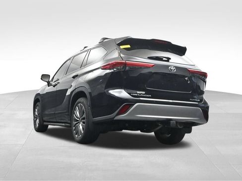 Used 2021 Toyota Highlander Platinum FWD image 12