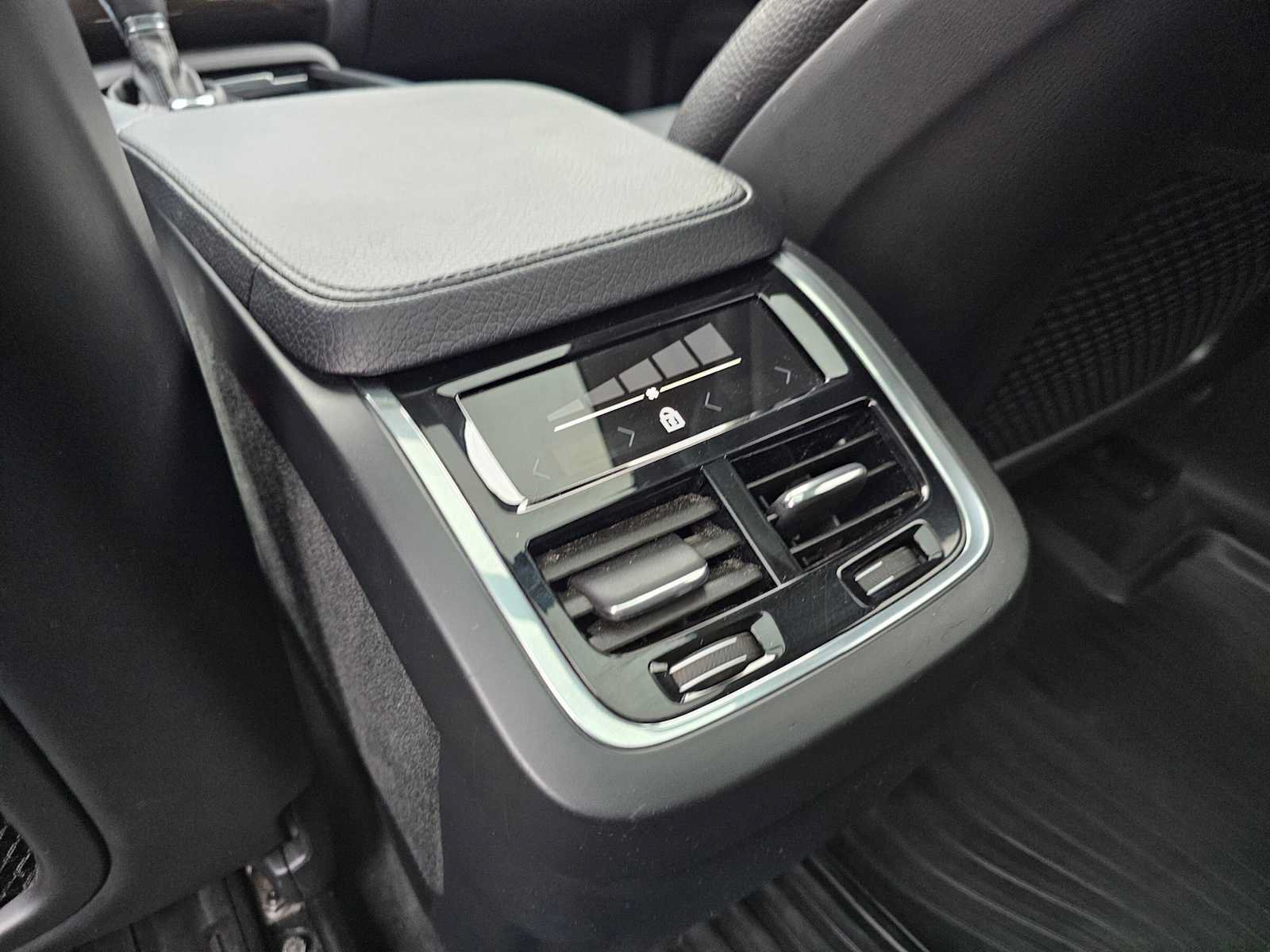 Used 2019 Volvo XC90 T6 Momentum w/ Advanced Package AWD/4WD image 22
