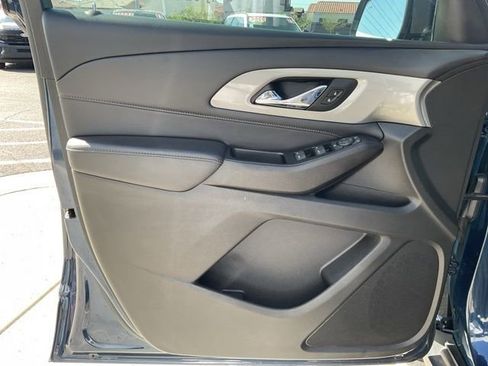 Used 2023 Chevrolet Traverse LT FWD image 12