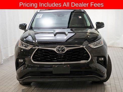 Used 2021 Toyota Highlander Limited AWD/4WD image 2