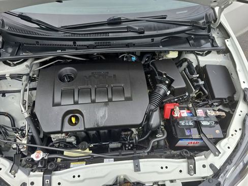 Used 2018 Toyota Corolla LE FWD image 29