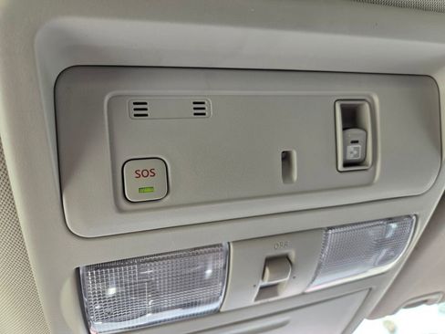 Used 2021 Nissan Titan SV w/ SV Convenience Package RWD image 37