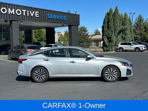 Used 2023 Nissan Altima 2.5 SV FWD image 2