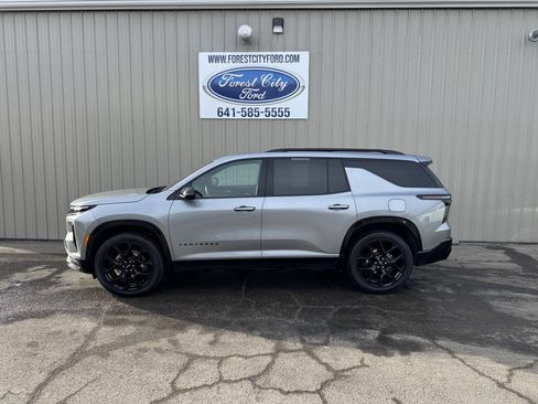 Used 2024 Chevrolet Traverse RS w/ LPO, Floor Liner Package image 1