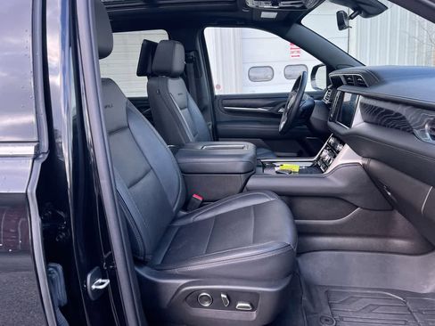 Used 2021 GMC Yukon Denali w/ Denali Ultimate Package AWD/4WD image 28