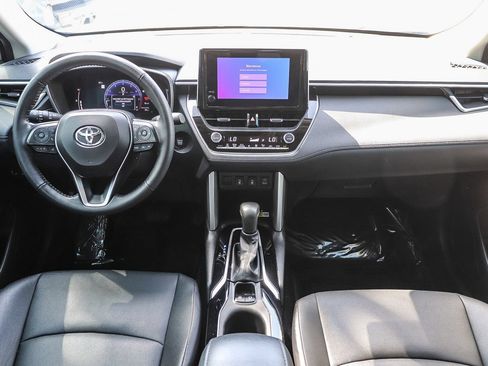 Used 2023 Toyota Corolla Cross XLE w/ Convenience Package image 14