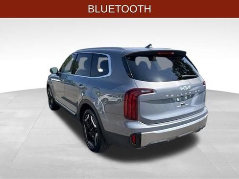 Used 2025 Kia Telluride S FWD image 5
