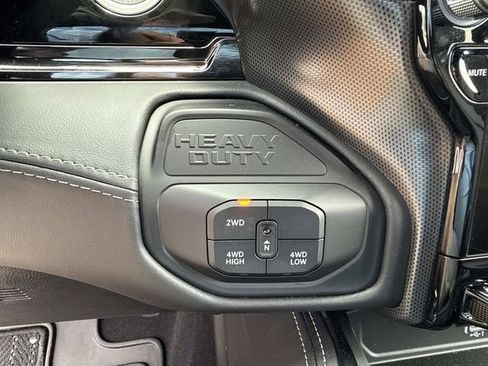 Used 2026 RAM 2500 Limited AWD/4WD image 28