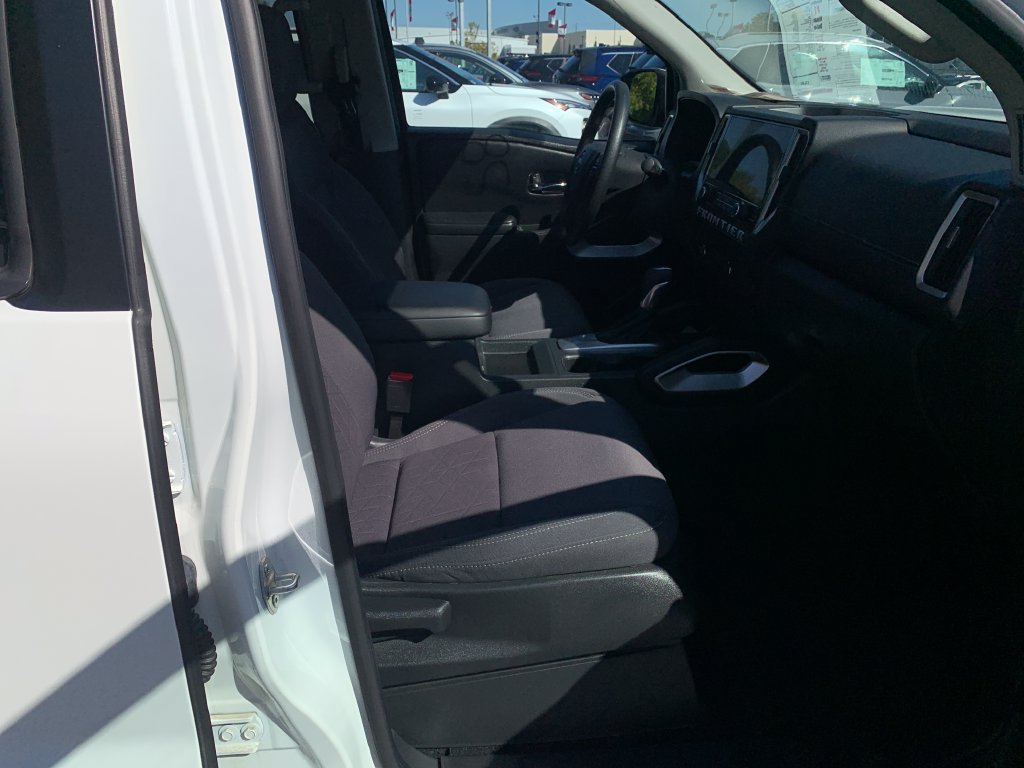 Used 2025 Nissan Frontier SV AWD/4WD image 31