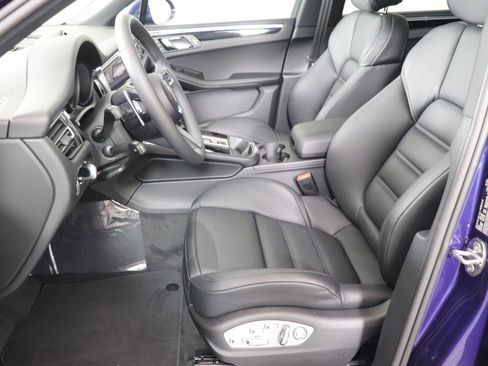Certified 2025 Porsche Macan AWD/4WD image 7