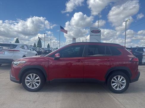 Certified 2023 Toyota Corolla Cross LE image 1