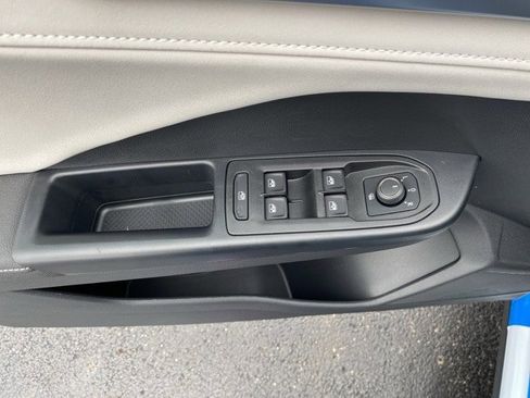 New 2025 Volkswagen Taos SE image 27