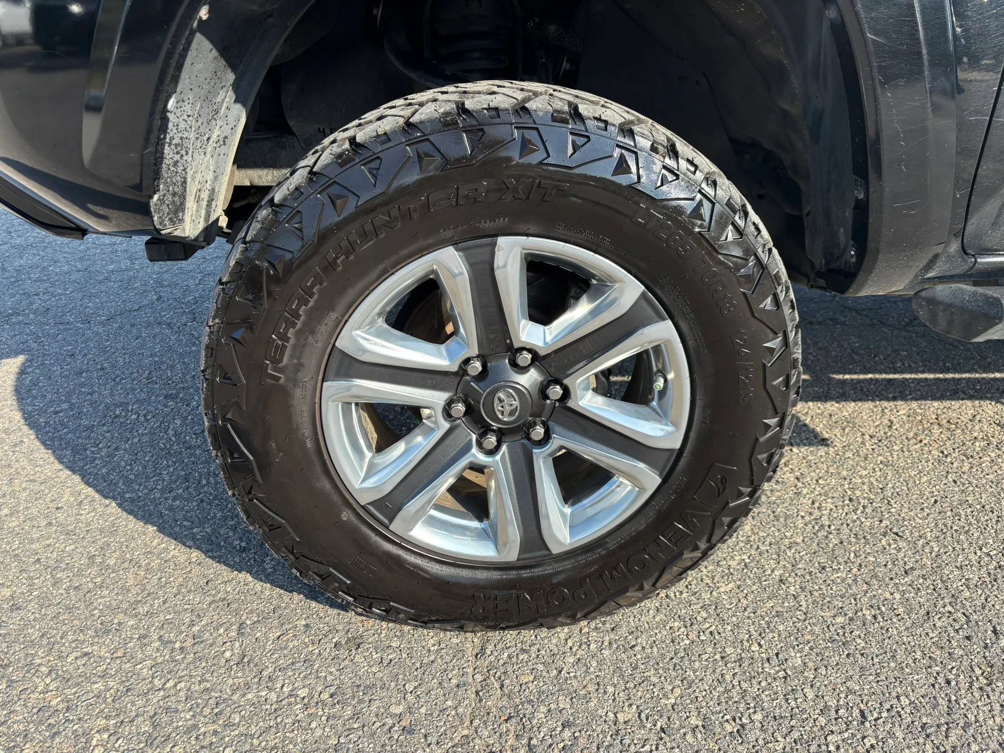 Used 2016 Toyota Tacoma Limited w/ Towing Package AWD/4WD image 10