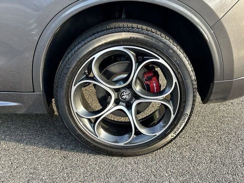 Used 2023 Alfa Romeo Stelvio Veloce image 11