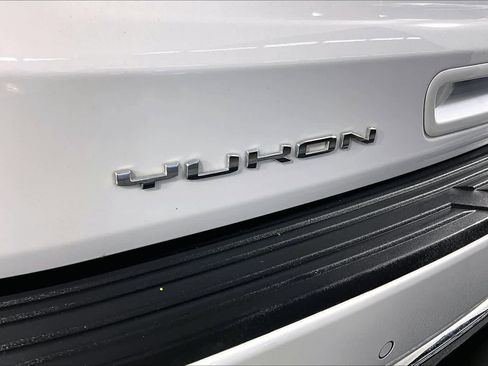 Certified 2023 GMC Yukon XL SLT w/ SLT Premium Package AWD/4WD image 30