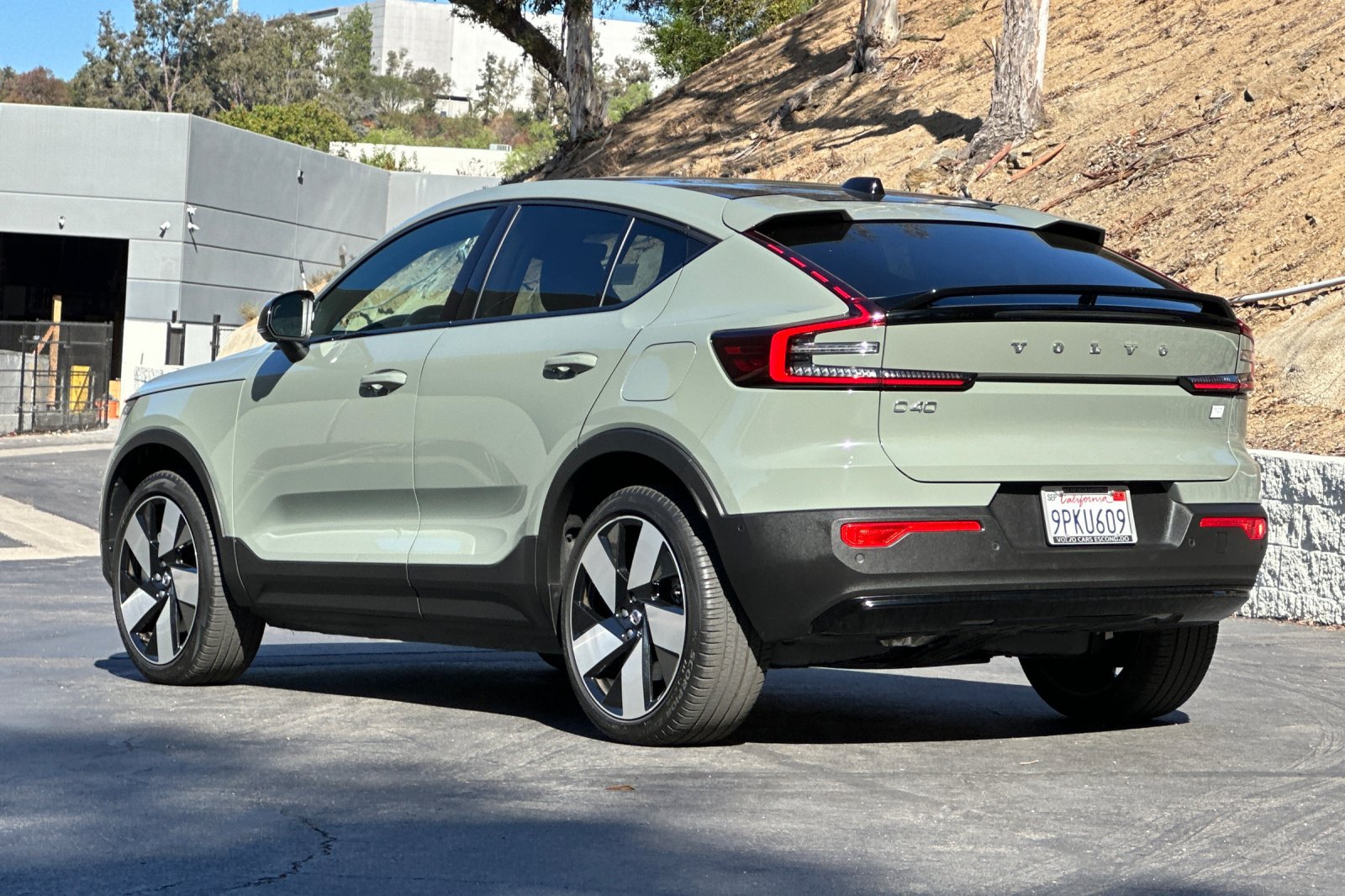 Certified 2024 Volvo C40 P8 Recharge Plus w/ Climate Package AWD/4WD image 7