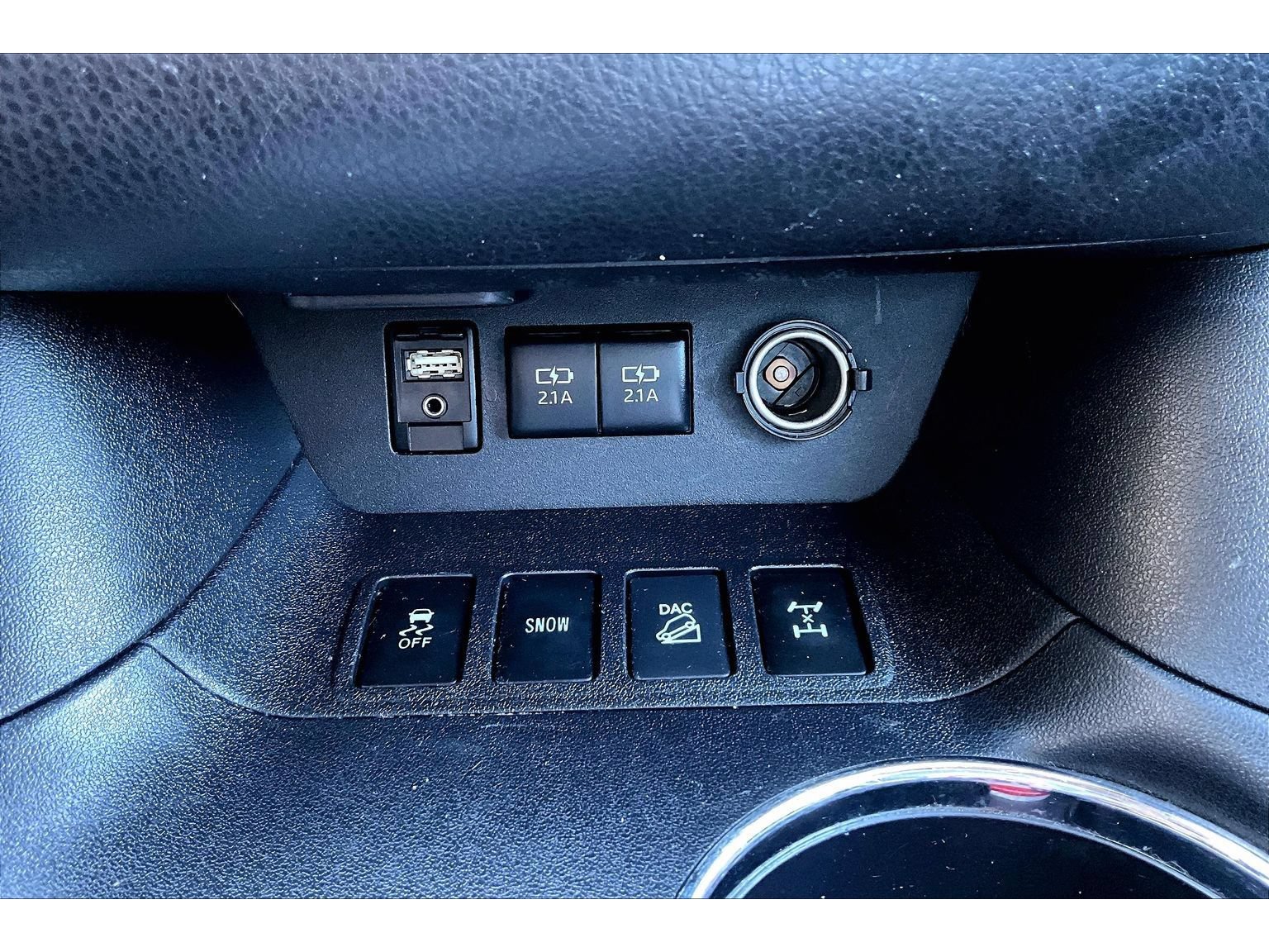 Used 2017 Toyota Highlander XLE w/ Carpet Mat Package AWD/4WD image 27