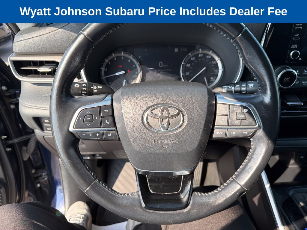 Used 2021 Toyota Highlander XLE AWD/4WD image 25