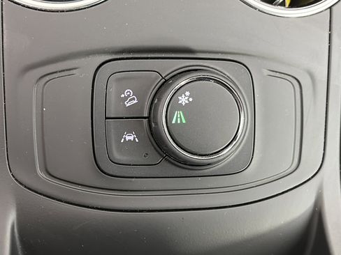 Used 2023 GMC Terrain SLE FWD image 24