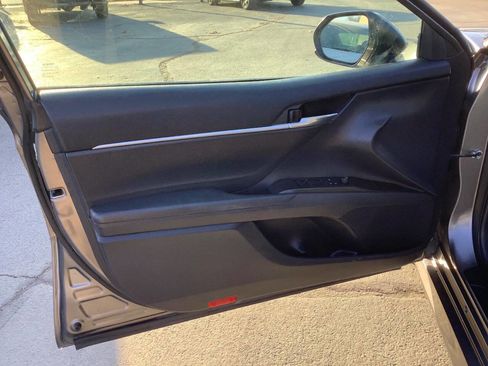 Used 2021 Toyota Camry LE image 23
