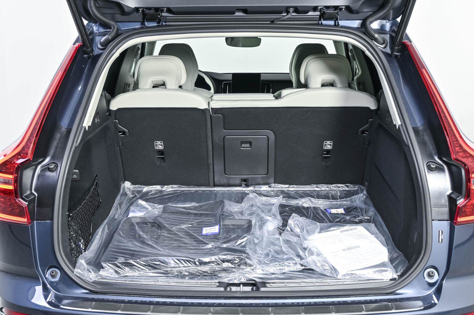 Used 2027 Volvo XC60 B5 Ultra AWD/4WD image 29