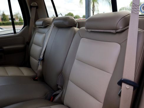 Used 2004 Ford Explorer Sport Trac XLT image 11