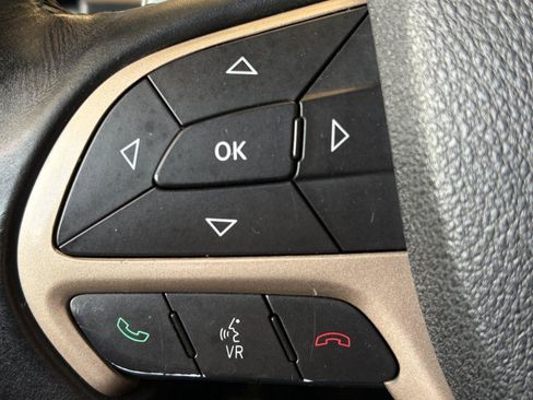 Used 2017 Jeep Grand Cherokee Laredo AWD/4WD image 32