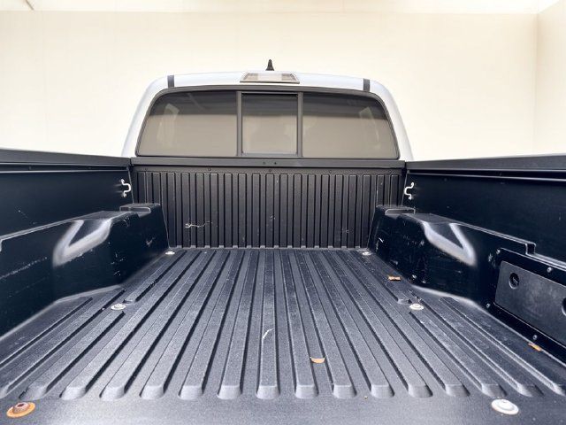 Used 2022 Toyota Tacoma SR AWD/4WD image 32