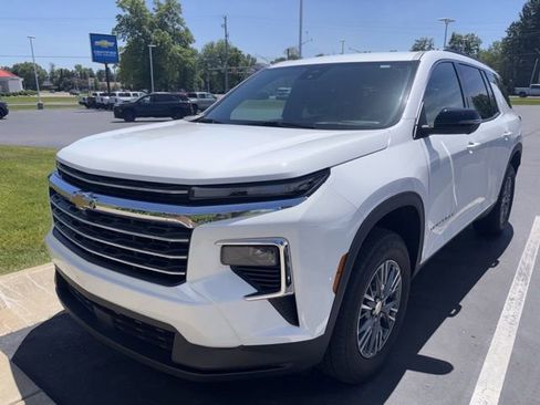 Used 2024 Chevrolet Traverse LT w/ LPO, Floor Liner Package FWD image 3