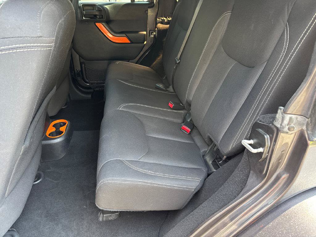 Used 2016 Jeep Wrangler Unlimited Sahara w/ Connectivity Group AWD/4WD image 20
