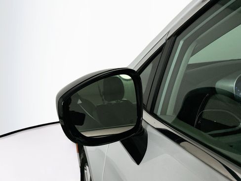 Used 2024 Chrysler Pacifica Touring-L image 16