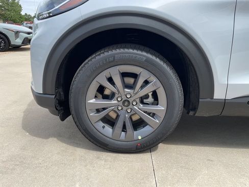 New 2026 Ford Explorer Active w/ Active Comfort Package AWD/4WD image 16