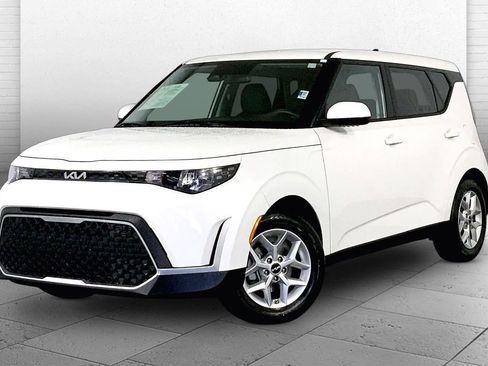 Certified 2025 Kia Soul LX w/ LX Technology Package FWD image 12
