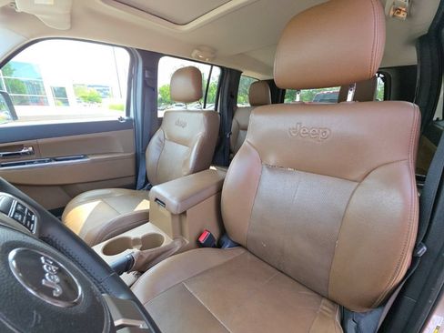 Used 2011 Jeep Liberty Limited w/ Comfort/Convenience Group AWD/4WD image 10