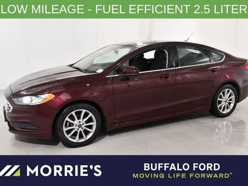 Used 2017 Ford Fusion SE image 1